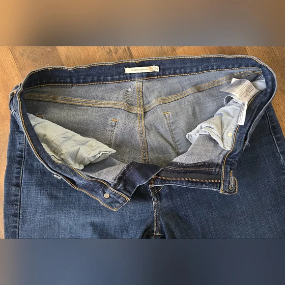 Levi Jeans classic cut women's size 16 Med Blue - Picture 10 of 14